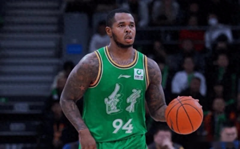 辽宁70-86青岛遭4坏消息！亨特+鄢手骐没法看，姜宇星真没地位！