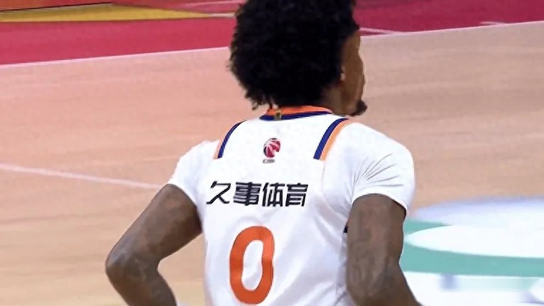 上海半场打花广东！张镇麟+3外齐爆，萨姆纳空砍，广东半场35中11